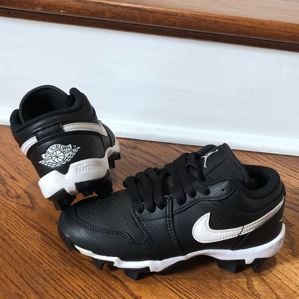 Jordan 1 Low
Little/Big Kids' Cleats In Preloved Condition